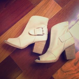 Joe’s Off White Open Toe Boots size 7